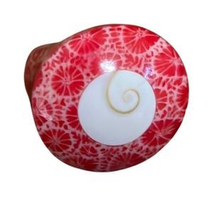 - Trippy Sajen Kaleidoscopic Green & White Coral Shell Dome Ring